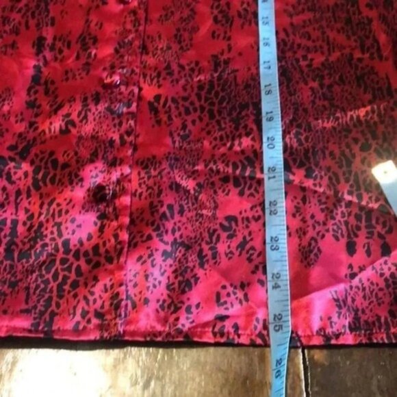 Deleicates satin-like animal‎ print long sleeve button up women size M - Picture 4 of 12